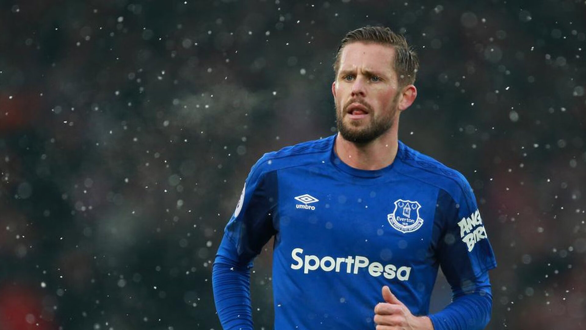 训练中引入柔韧性课程帮助球员提高身体灵活度减少伤病率，柔韧性提升